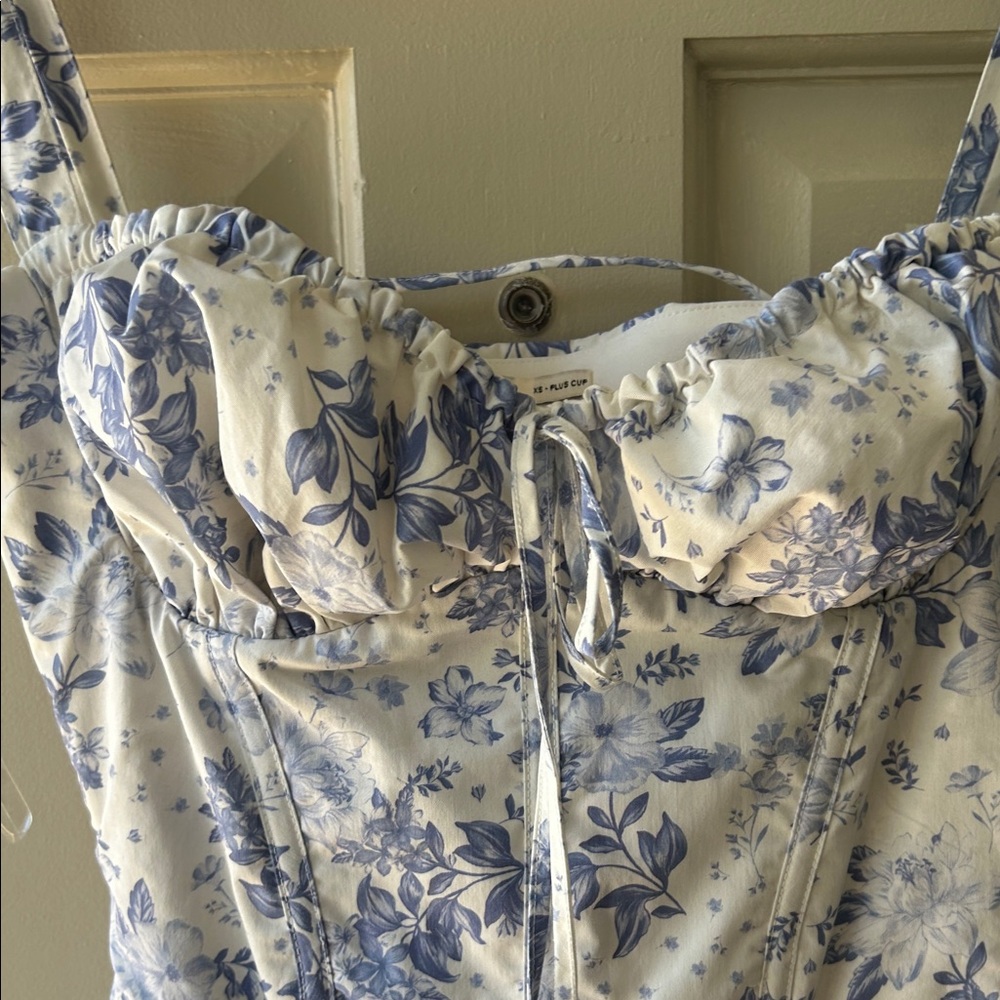 House of CB White and Blue Floral High-Low Dress - Picture 5 of 16